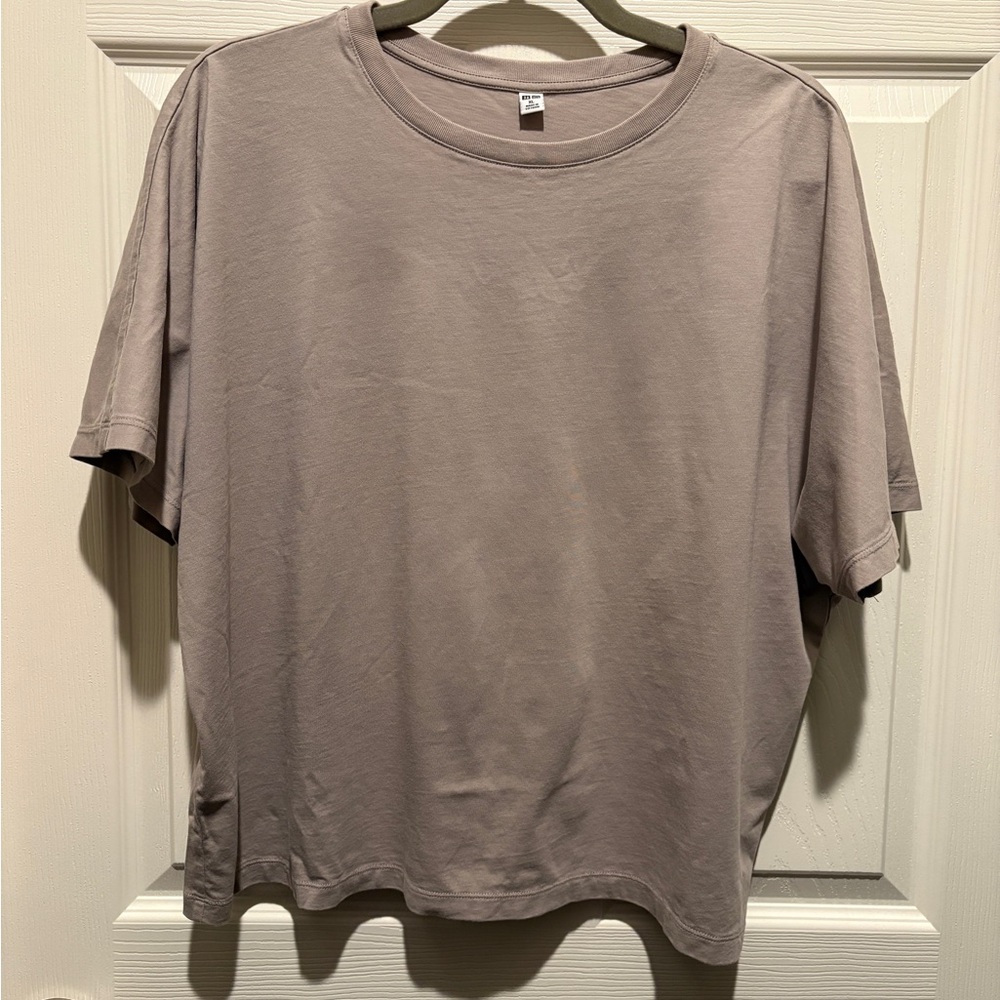 Uniqlo Women's Taupe Short Sleeve Crop Tee